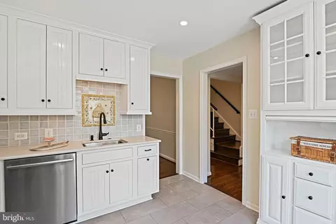 Kitchen - 1106 Wimbledon Dr, Mclean, VA 22101 photo 4 of 4