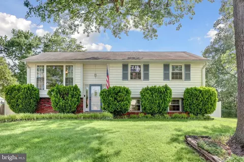14613 Baugher Dr, Centreville, VA 20120
