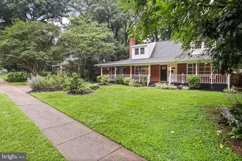 5304 Kings Park Dr, Springfield, VA 22151 photo 2
