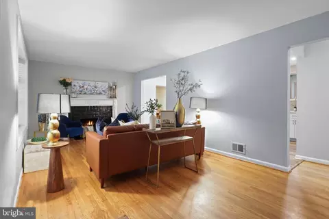 5304 Kings Park Dr, Springfield, VA 22151 photo 6