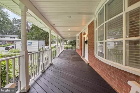 5304 Kings Park Dr, Springfield, VA 22151 photo 4