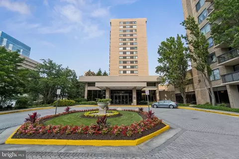3709 S George Mason Dr #604, Falls Church, VA 22041