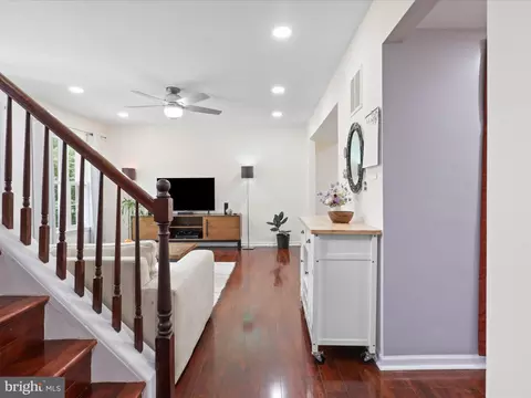 8379 Uxbridge Ct, Springfield, VA 22151 photo 3