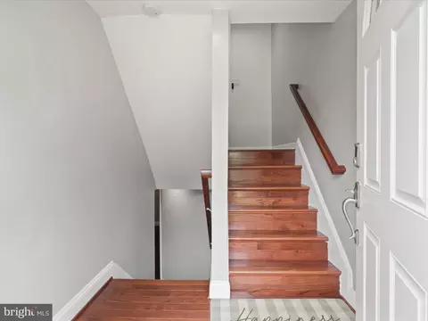 8379 Uxbridge Ct, Springfield, VA 22151 photo 2