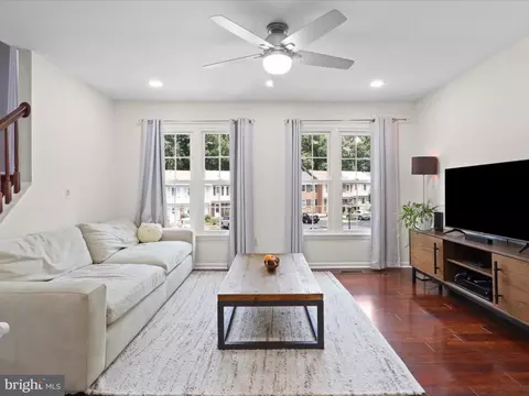 8379 Uxbridge Ct, Springfield, VA 22151 photo 5