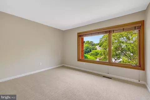 Bedroom - 11064 Thrush Ridge Rd, Reston, VA 20191 photo 8 of 11