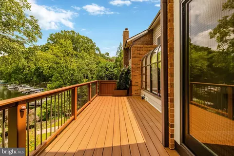 Exterior - 11064 Thrush Ridge Rd, Reston, VA 20191 photo 7 of 17