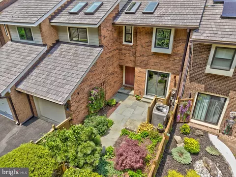 Exterior - 11064 Thrush Ridge Rd, Reston, VA 20191 photo 17 of 17