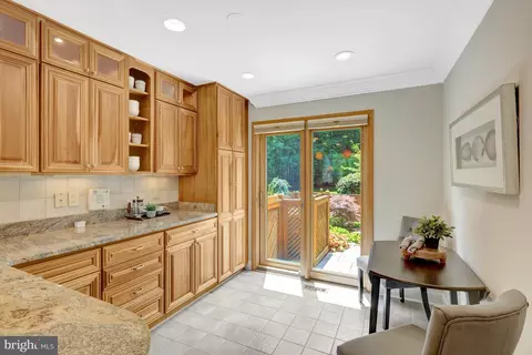 Kitchen - 11064 Thrush Ridge Rd, Reston, VA 20191 photo 3 of 8