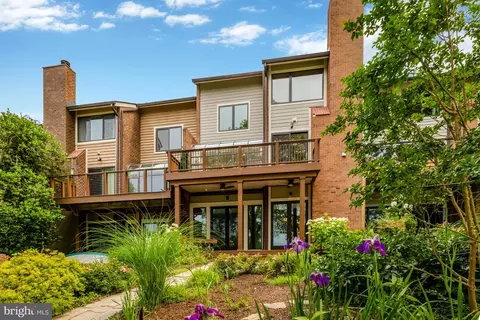 Exterior - 11064 Thrush Ridge Rd, Reston, VA 20191 photo 16 of 17