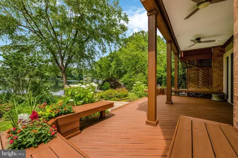 Exterior - 11064 Thrush Ridge Rd, Reston, VA 20191 photo 9 of 17