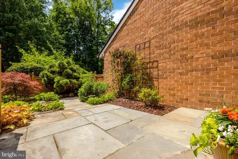 Exterior - 11064 Thrush Ridge Rd, Reston, VA 20191 photo 5 of 17