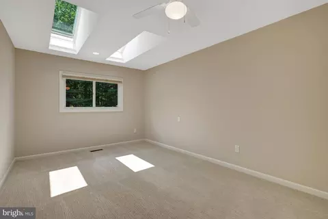 Bedroom - 11064 Thrush Ridge Rd, Reston, VA 20191 photo 5 of 11