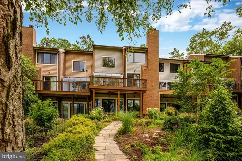 Exterior - 11064 Thrush Ridge Rd, Reston, VA 20191 photo 15 of 17
