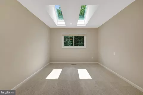 Bedroom - 11064 Thrush Ridge Rd, Reston, VA 20191 photo 6 of 11