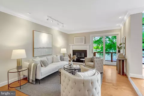 Living - 11064 Thrush Ridge Rd, Reston, VA 20191 photo 2 of 4