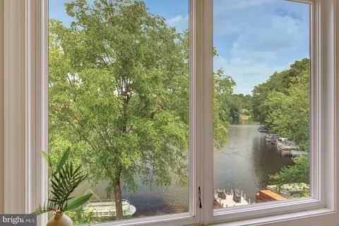 View/Area - 11064 Thrush Ridge Rd, Reston, VA 20191 photo 2 of 12