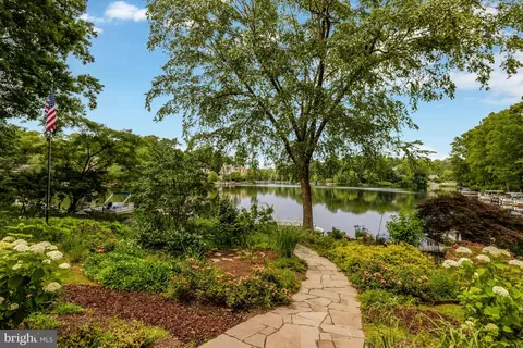 Exterior - 11064 Thrush Ridge Rd, Reston, VA 20191 photo 10 of 17