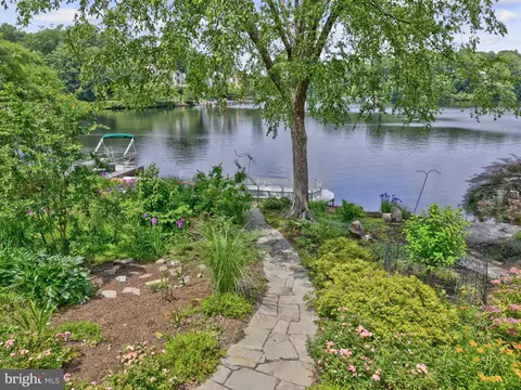 Exterior - 11064 Thrush Ridge Rd, Reston, VA 20191 photo 3 of 17