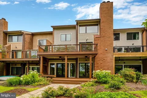 Exterior - 11064 Thrush Ridge Rd, Reston, VA 20191 photo 2 of 17
