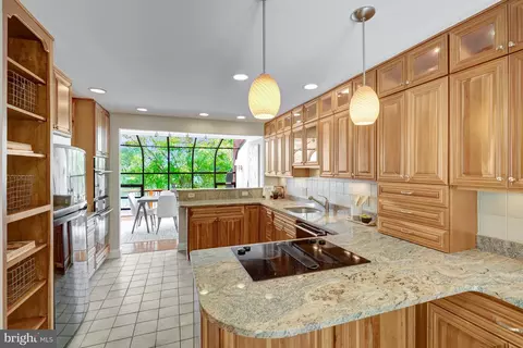 Kitchen - 11064 Thrush Ridge Rd, Reston, VA 20191 photo 4 of 8