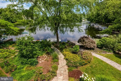 Exterior - 11064 Thrush Ridge Rd, Reston, VA 20191 photo 8 of 17
