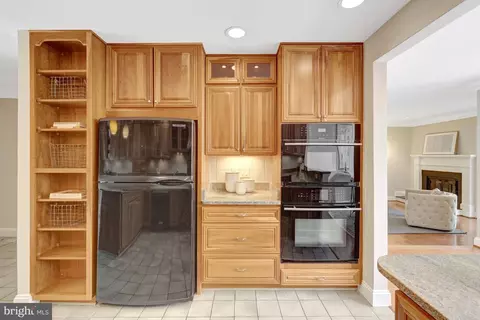 Kitchen - 11064 Thrush Ridge Rd, Reston, VA 20191 photo 7 of 8
