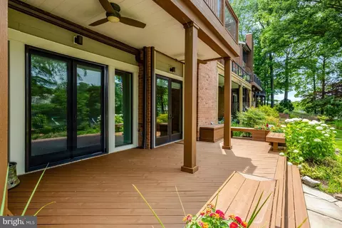 Exterior - 11064 Thrush Ridge Rd, Reston, VA 20191 photo 11 of 17