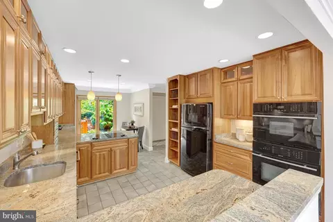 Kitchen - 11064 Thrush Ridge Rd, Reston, VA 20191 photo 8 of 8