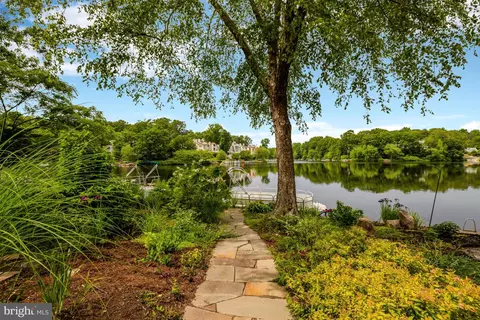 Exterior - 11064 Thrush Ridge Rd, Reston, VA 20191 photo 14 of 17