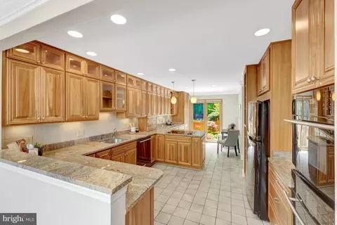 Kitchen - 11064 Thrush Ridge Rd, Reston, VA 20191 photo 6 of 8