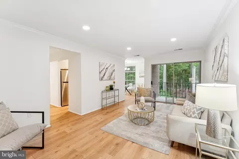 3358 Woodburn Rd #24, Annandale, VA 22003
