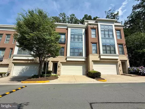 4109 Halsted St, Fairfax, VA 22033