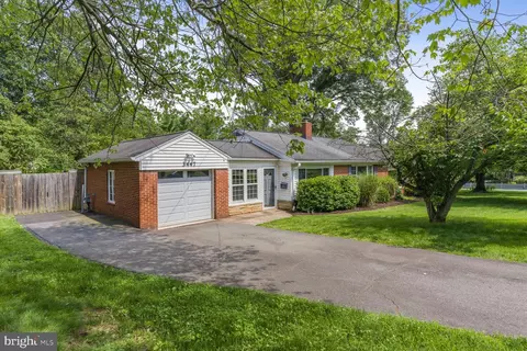 3447 Upside Ct, Falls Church, VA 22042