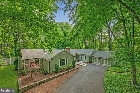 1110 Kelso Rd, Great Falls, VA 22066
