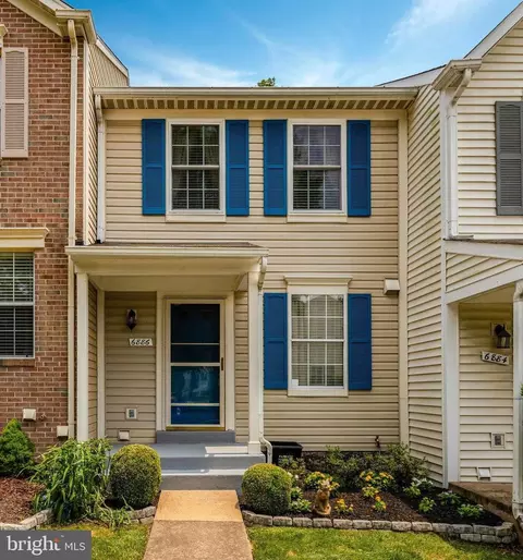 6886 Chasewood Cir, Centreville, VA 20121