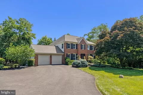 2707 E Ridge Ct, Oakton, VA 22124