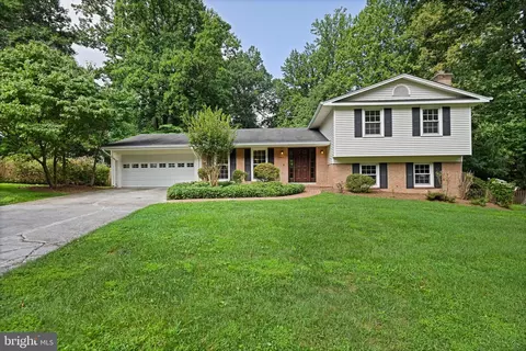 1001 Pickett Pl SW, Vienna, VA 22180