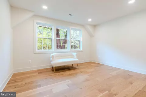 5303 Rolling Rd, Springfield, VA 22151 photo 18
