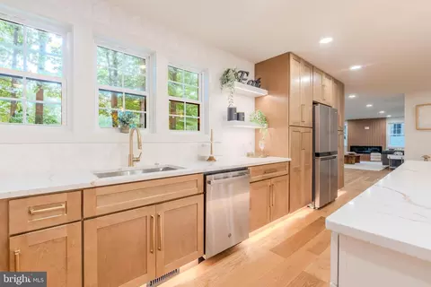 5303 Rolling Rd, Springfield, VA 22151 photo 5