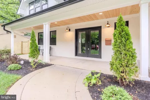 5303 Rolling Rd, Springfield, VA 22151 photo 3