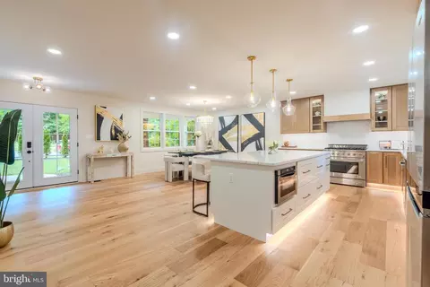 5303 Rolling Rd, Springfield, VA 22151 photo 7