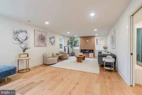 5303 Rolling Rd, Springfield, VA 22151 photo 17