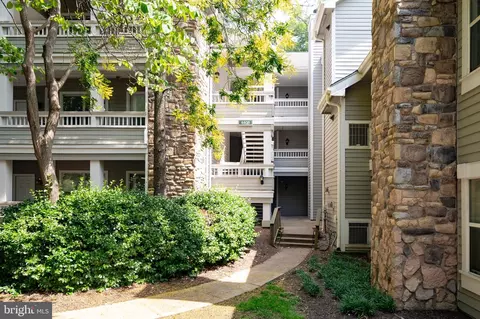 4408 Helmsford Ln #205, Fairfax, VA 22033
