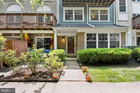 11736 Rockaway Ln #101, Fairfax, VA 22030