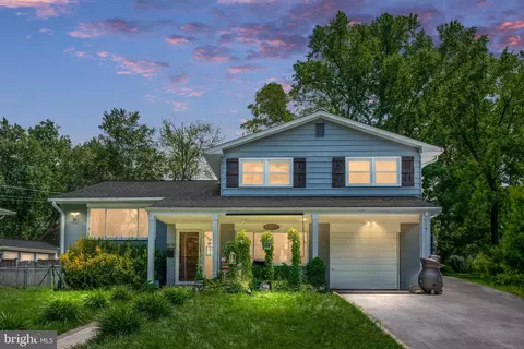 8827 Camfield Dr, Alexandria, VA 22308