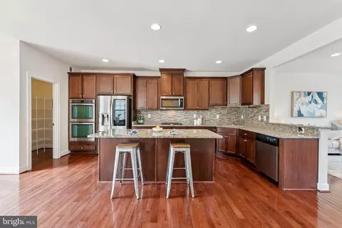 6236 Summit Point Ct, Alexandria, VA 22310