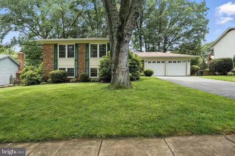 8823 Newport Ct, Springfield, VA 22153