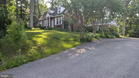 Exterior - 1903 Kirby Rd, Mclean, VA 22101 photo 2 of 10