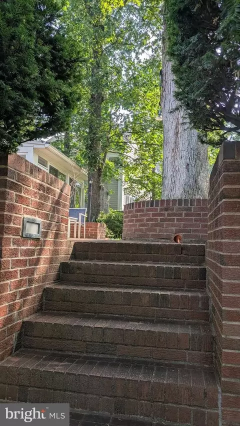 Exterior - 1903 Kirby Rd, Mclean, VA 22101 photo 7 of 10